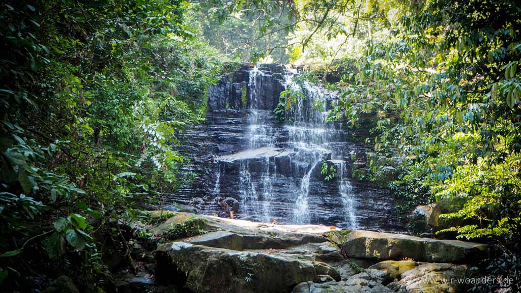 kubah_national_park_borneo_waterfall